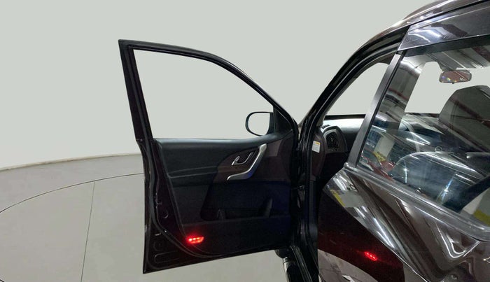 2014 Mahindra XUV500 W8 AWD, Diesel, Manual, 50,445 km, LHS Front Door