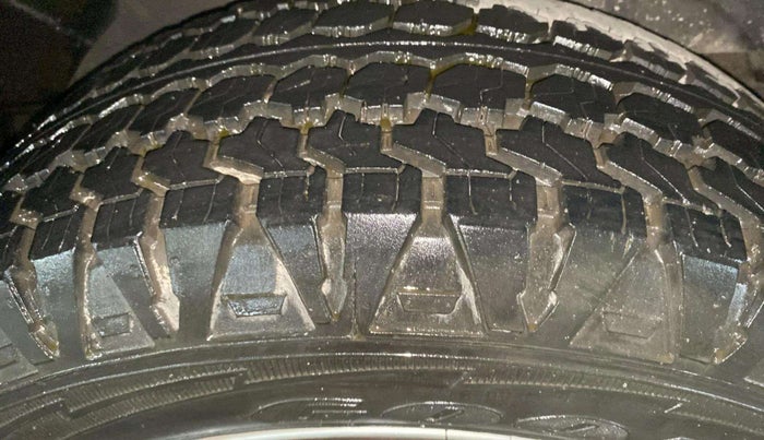 2014 Mahindra XUV500 W8 AWD, Diesel, Manual, 50,445 km, Left Rear Tyre Tread