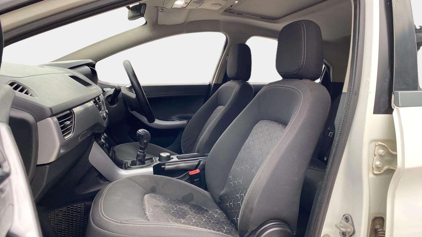 2020 Tata NEXON XM SUNROOF PETROL, CNG, Manual, 94,705 km, Right Side Front Door Cabin