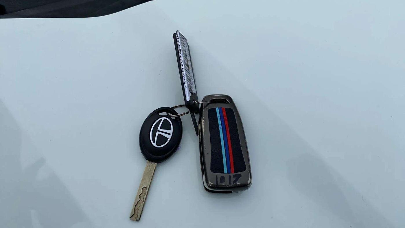 2020 Tata NEXON XM SUNROOF PETROL, CNG, Manual, 94,705 km, Key Close Up