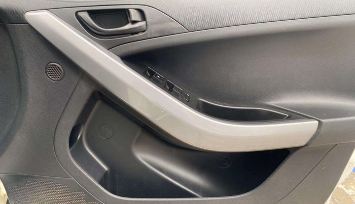 2020 Tata NEXON XM SUNROOF PETROL, CNG, Manual, 94,798 km, Driver Side Door Panels Control