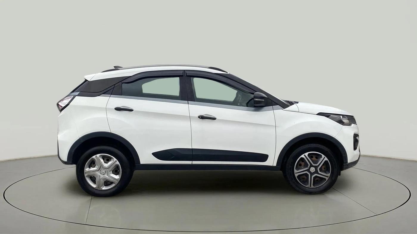2020 Tata NEXON XM SUNROOF PETROL, CNG, Manual, 94,705 km, Right Side View