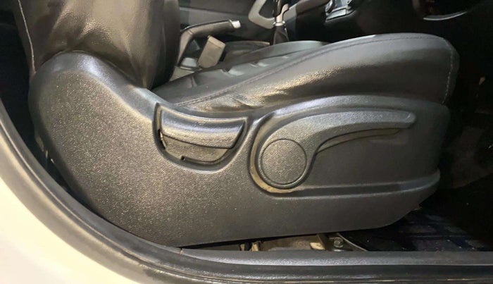 2017 Hyundai Creta SX PLUS 1.6 PETROL, Petrol, Manual, 60,704 km, Driver Side Adjustment Panel