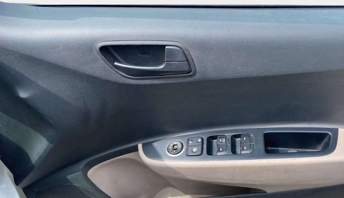 2018 Hyundai Grand i10 MAGNA 1.2 KAPPA VTVT, Petrol, Manual, 52,261 km, Driver Side Door Panels Control