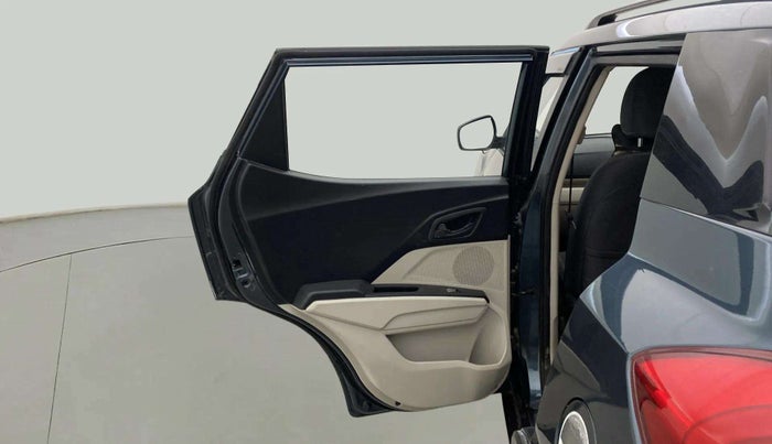 2022 Mahindra XUV300 W6 1.2 PETROL, Petrol, Manual, 15,877 km, LHS Rear Door