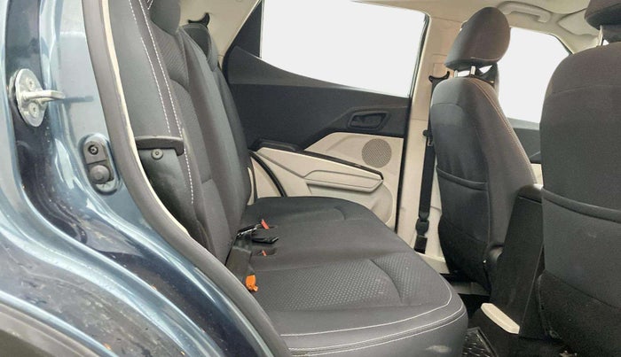 2022 Mahindra XUV300 W6 1.2 PETROL, Petrol, Manual, 15,877 km, Right Side Rear Door Cabin