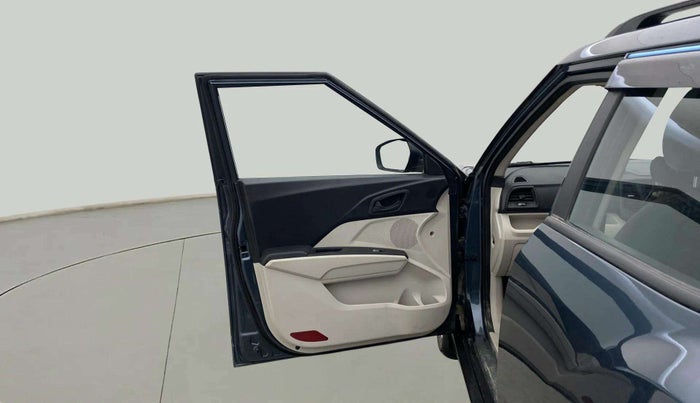 2022 Mahindra XUV300 W6 1.2 PETROL, Petrol, Manual, 15,877 km, LHS Front Door