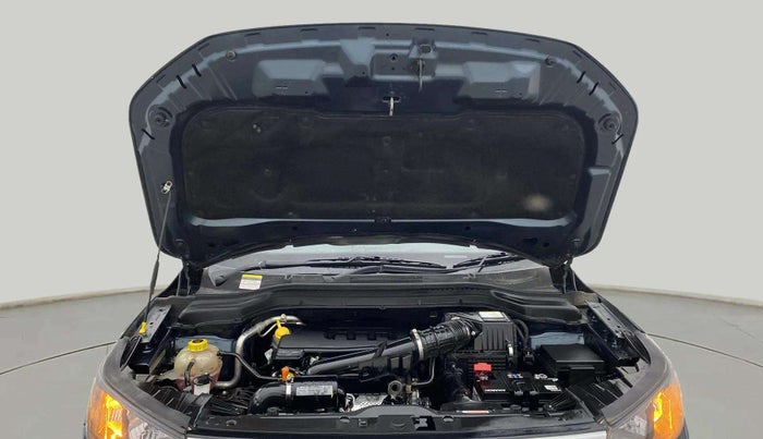 2022 Mahindra XUV300 W6 1.2 PETROL, Petrol, Manual, 15,877 km, Open Bonet
