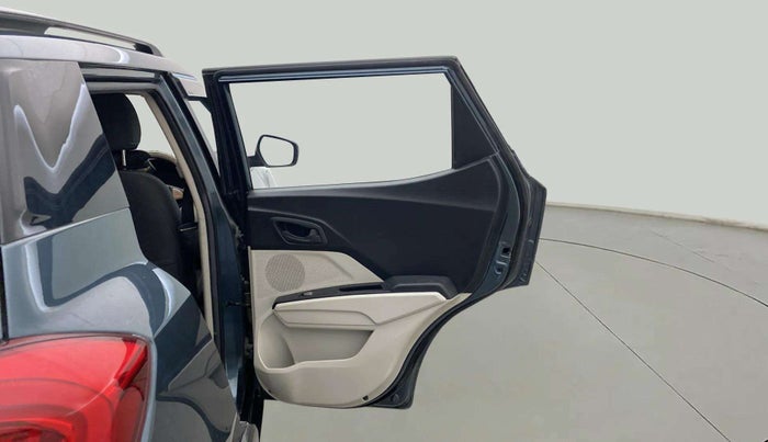 2022 Mahindra XUV300 W6 1.2 PETROL, Petrol, Manual, 15,877 km, RHS Rear Door