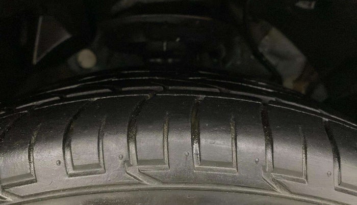 2022 Mahindra XUV300 W6 1.2 PETROL, Petrol, Manual, 15,877 km, Right Front Tyre Tread