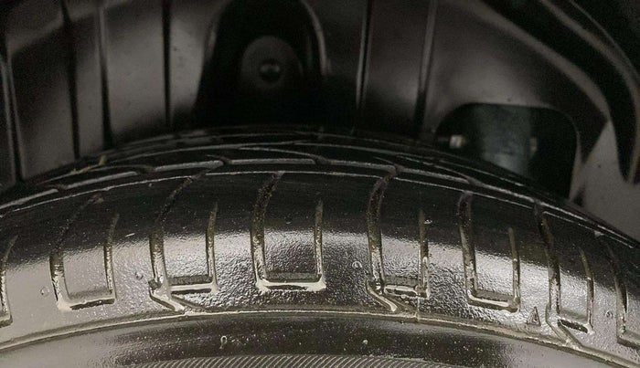 2022 Mahindra XUV300 W6 1.2 PETROL, Petrol, Manual, 15,877 km, Right Rear Tyre Tread