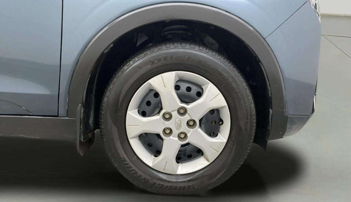 2022 Mahindra XUV300 W6 1.2 PETROL, Petrol, Manual, 15,877 km, Right Front Wheel