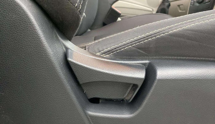2022 Mahindra XUV300 W6 1.2 PETROL, Petrol, Manual, 15,877 km, Driver Side Adjustment Panel