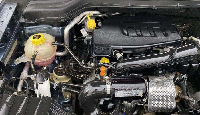 2022 Mahindra XUV300 W6 1.2 PETROL, Petrol, Manual, 15,877 km, Engine View - Right