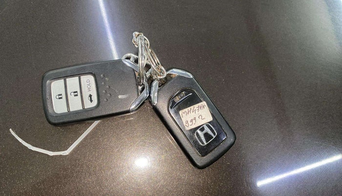 2019 Honda Amaze 1.2L I-VTEC VX CVT, Petrol, Automatic, 31,910 km, Key Close Up