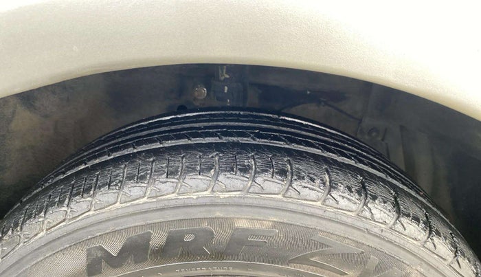 2015 Maruti Swift Dzire ZXI, Petrol, Manual, 40,308 km, Right Front Tyre Tread