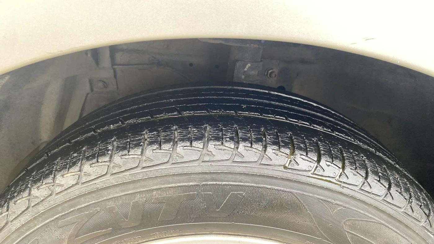 2015 Maruti Swift Dzire ZXI, Petrol, Manual, 40,308 km, Left Front Tyre Tread