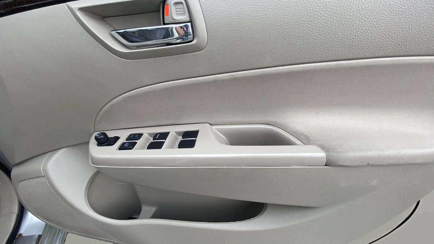 2015 Maruti Swift Dzire ZXI, Petrol, Manual, 40,308 km, Driver Side Door Panels Control