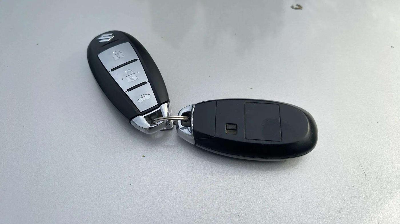 2015 Maruti Swift Dzire ZXI, Petrol, Manual, 40,308 km, Key Close Up
