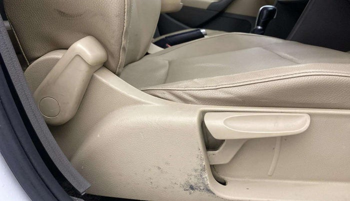 2017 Volkswagen Vento HIGHLINE PLUS 1.5 AT 16 ALLOY, Diesel, Automatic, 1,43,113 km, Driver Side Adjustment Panel