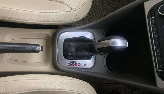 2017 Volkswagen Vento HIGHLINE PLUS 1.5 AT 16 ALLOY, Diesel, Automatic, 1,43,113 km, Gear Lever