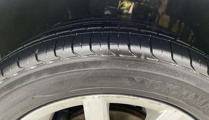 2017 Volkswagen Vento HIGHLINE PLUS 1.5 AT 16 ALLOY, Diesel, Automatic, 1,43,113 km, Left Front Tyre Tread