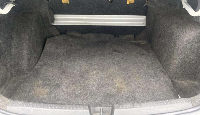 2017 Volkswagen Vento HIGHLINE PLUS 1.5 AT 16 ALLOY, Diesel, Automatic, 1,43,113 km, Boot Open Zoomed View