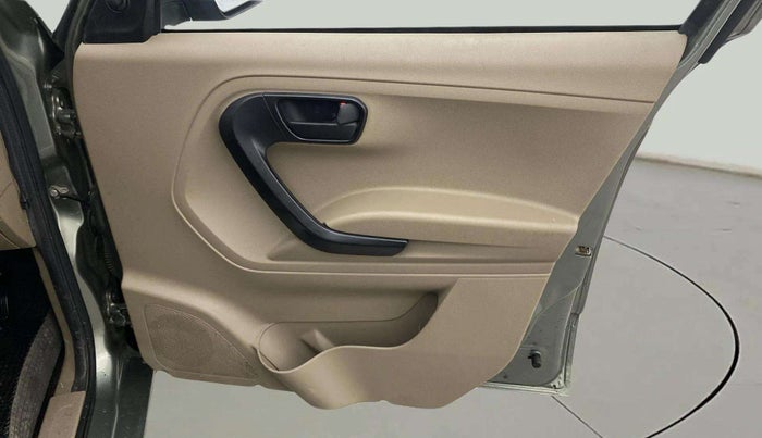 2021 Mahindra BOLERO NEO N 4, Diesel, Manual, 26,337 km, Driver Side Door Panels Control