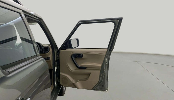 2021 Mahindra BOLERO NEO N 4, Diesel, Manual, 26,337 km, RHS Front Door