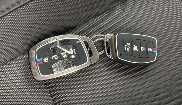 2021 Hyundai VENUE SX 1.0 (O) TURBO IMT, Petrol, Manual, 7,313 km, Key Close Up