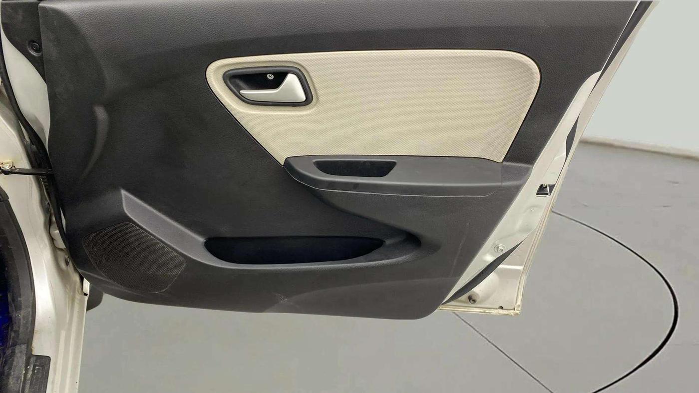 2019 Maruti Alto LXI, Petrol, Manual, 29,558 km, Driver Side Door Panels Control