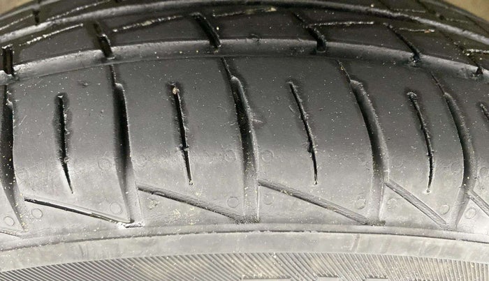 2019 Maruti Alto LXI, Petrol, Manual, 29,558 km, Left Front Tyre Tread