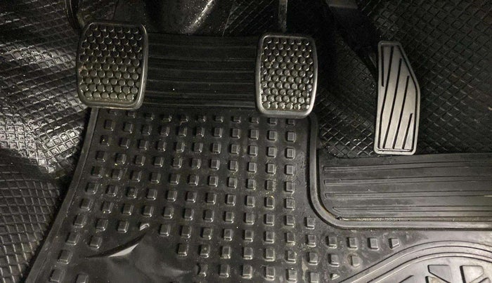 2019 Maruti Alto LXI, Petrol, Manual, 29,558 km, Pedals
