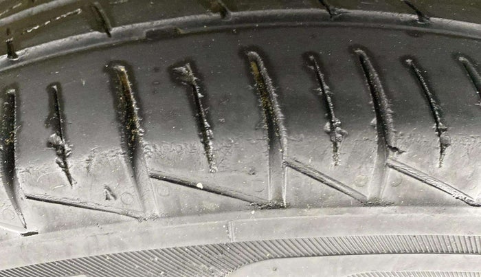 2019 Maruti Alto LXI, Petrol, Manual, 29,558 km, Left Rear Tyre Tread