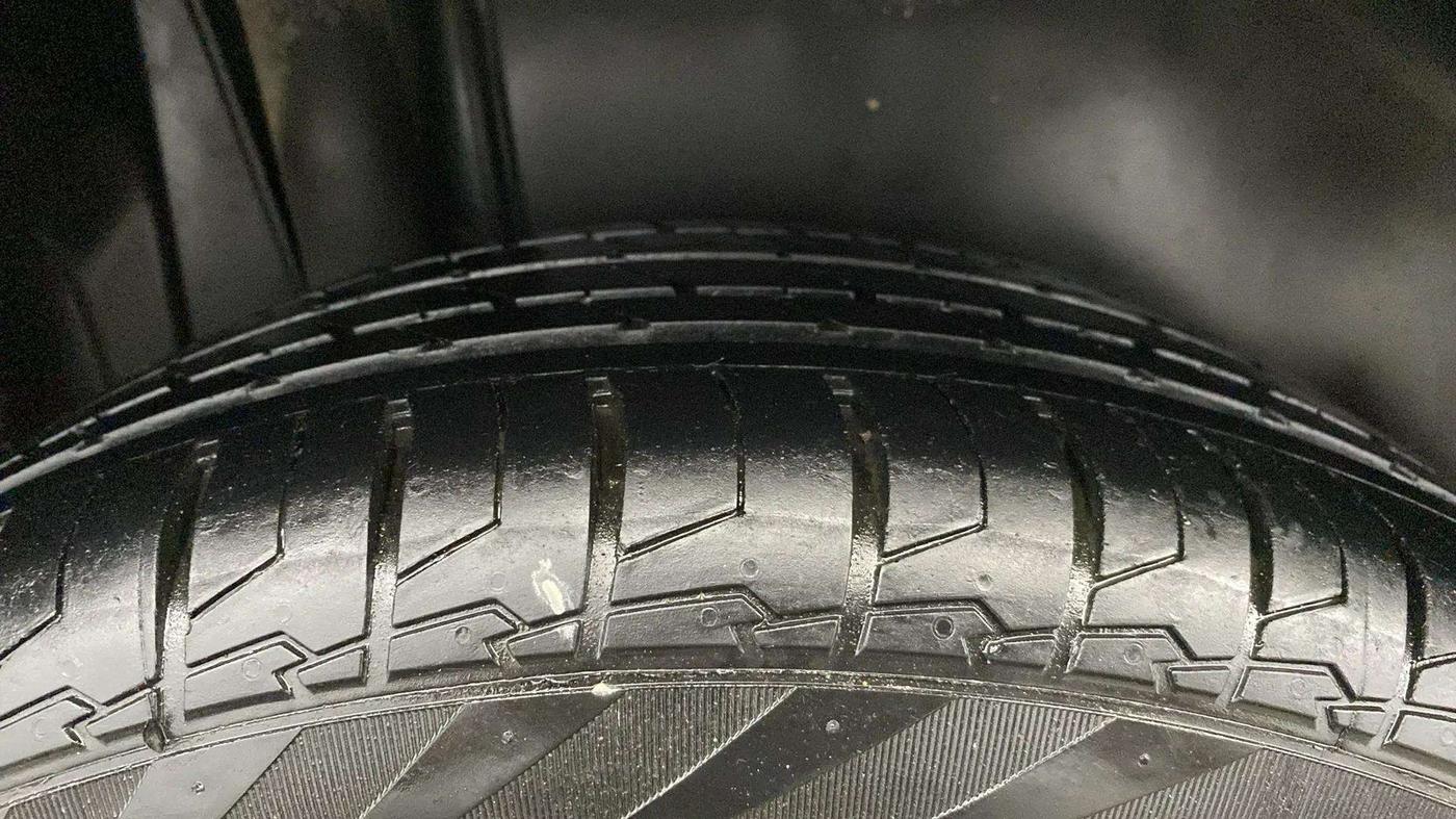 2021 Maruti S Cross ZETA 1.5, Petrol, Manual, 30,603 km, Right Rear Tyre Tread
