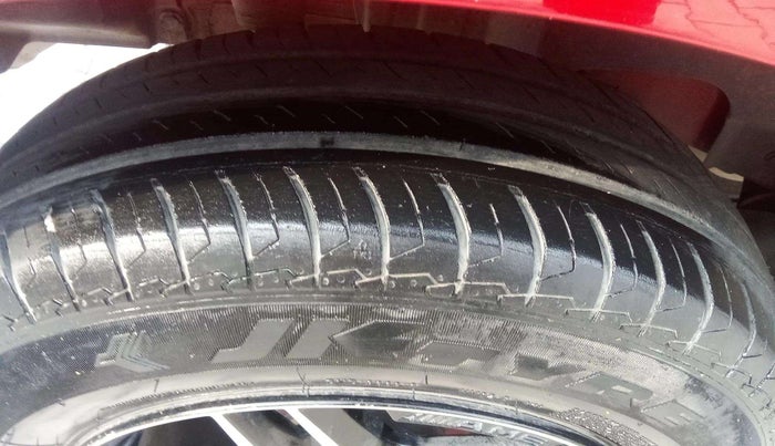 2020 Maruti Swift VXI AMT, Petrol, Automatic, 31,292 km, Right Rear Tyre Tread