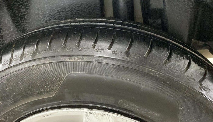 2013 Maruti Swift Dzire VXI, Petrol, Manual, 89,036 km, Right Rear Tyre Tread