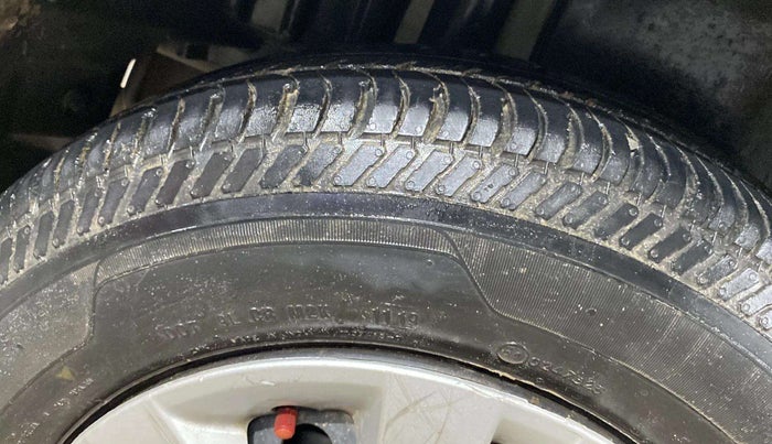 2013 Maruti Swift Dzire VXI, Petrol, Manual, 89,036 km, Left Front Tyre Tread