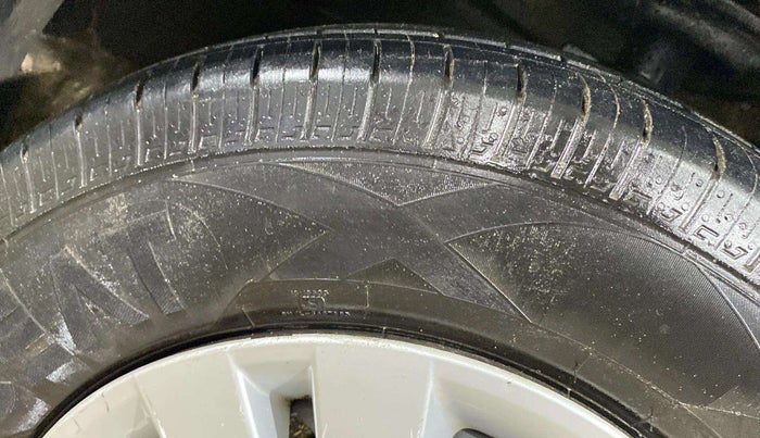 2013 Maruti Swift Dzire VXI, Petrol, Manual, 89,036 km, Right Front Tyre Tread