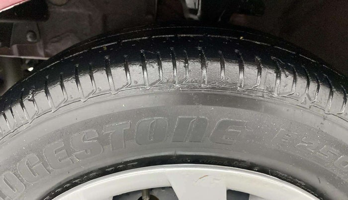 2015 Hyundai i10 MAGNA 1.1, CNG, Manual, 57,714 km, Left Front Tyre Tread