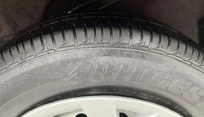 2015 Hyundai i10 MAGNA 1.1, CNG, Manual, 57,714 km, Left Rear Tyre Tread