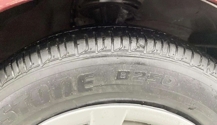 2015 Hyundai i10 MAGNA 1.1, CNG, Manual, 57,714 km, Right Front Tyre Tread