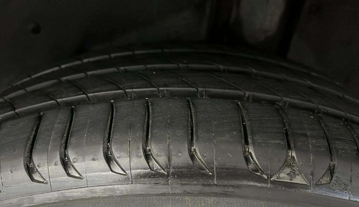 2020 MG HECTOR PLUS SHARP 1.5 PETROL TURBO DCT 6-STR, Petrol, Automatic, 64,444 km, Left Rear Tyre Tread