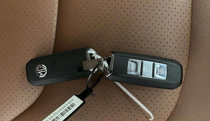 2020 MG HECTOR PLUS SHARP 1.5 PETROL TURBO DCT 6-STR, Petrol, Automatic, 64,444 km, Key Close Up