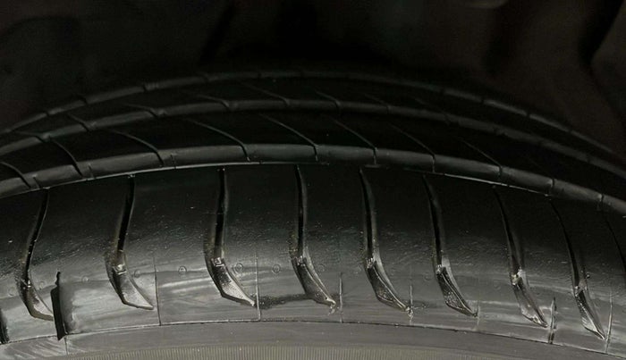2020 MG HECTOR PLUS SHARP 1.5 PETROL TURBO DCT 6-STR, Petrol, Automatic, 64,444 km, Left Front Tyre Tread