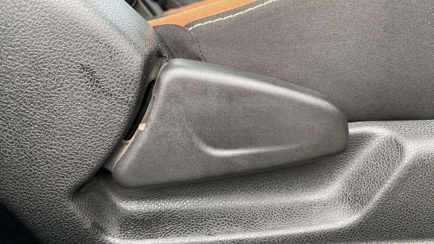 2019 Renault Kwid CLIMBER 1.0 AMT (O), Petrol, Automatic, 15,345 km, Driver Side Adjustment Panel