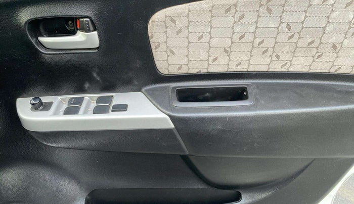 2016 Maruti Wagon R 1.0 VXI, Petrol, Manual, 61,785 km, Driver Side Door Panels Control