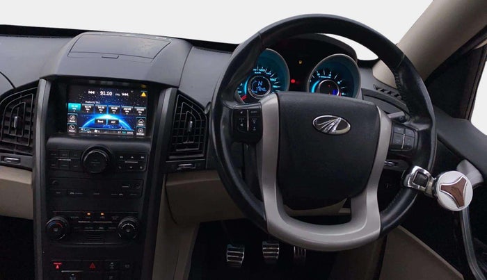 2017 Mahindra XUV500 W10, Diesel, Manual, 77,017 km, Steering Wheel Close Up