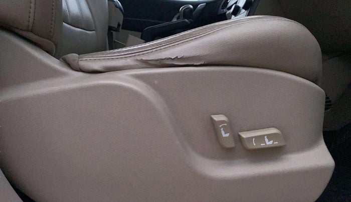 2017 Mahindra XUV500 W10, Diesel, Manual, 77,017 km, Driver Side Adjustment Panel