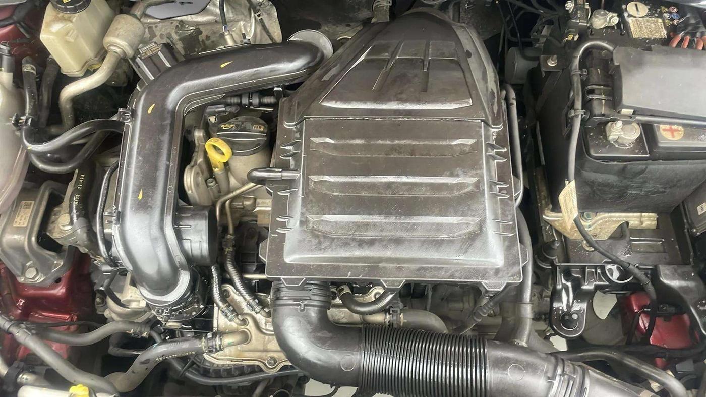 2022 Volkswagen TAIGUN HIGHLINE 1.0 TSI MT, Petrol, Manual, 23,144 km, Engine View